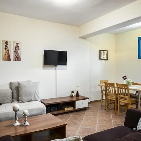 Villa Nina With Private Plunge Pool, 5km To Corfu Town *