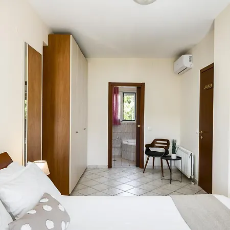 Nina With Private Plunge Pool, 5km To Corfu Town וילה